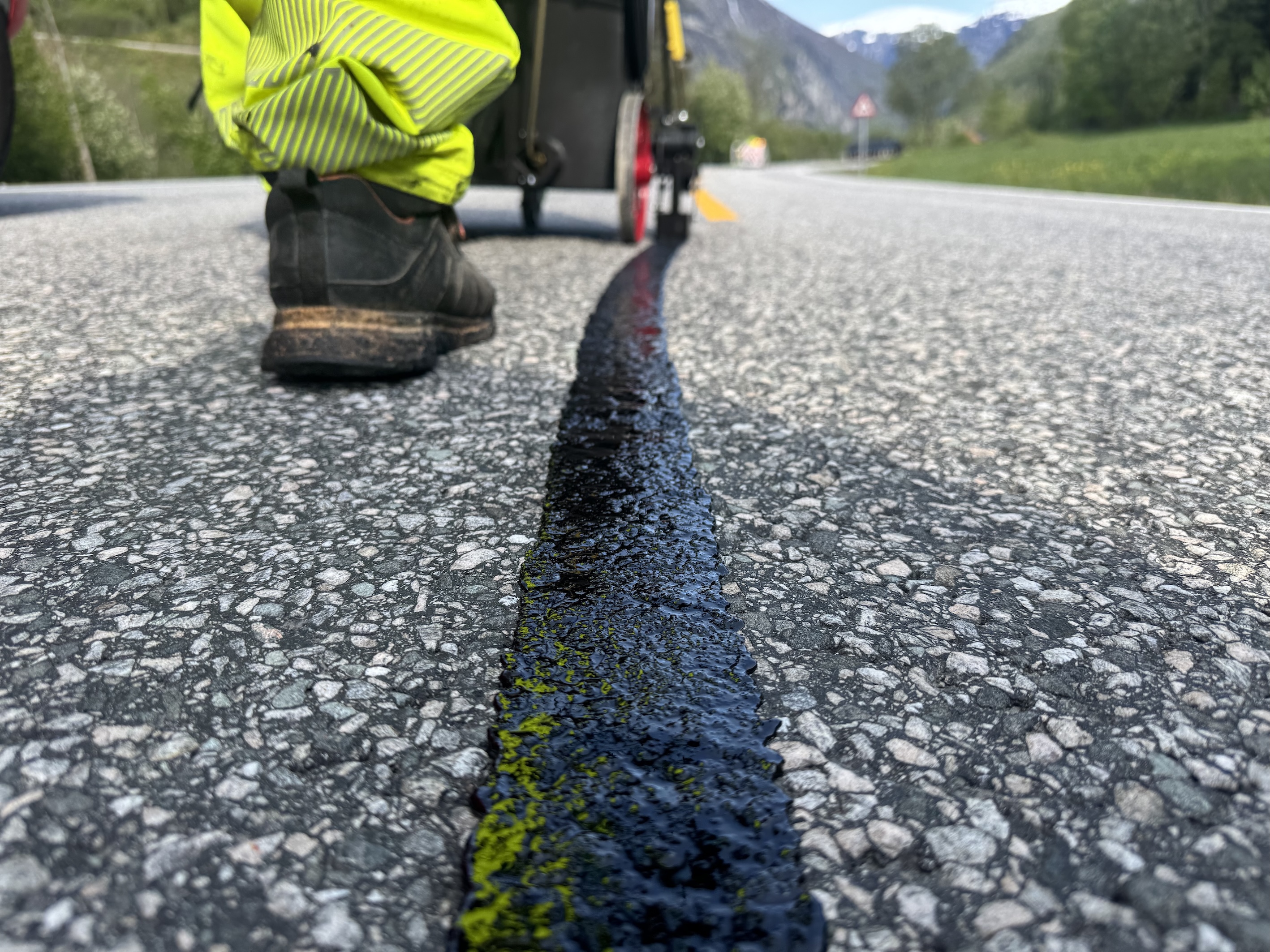 Fuging av asfaltsprekker – bilde 2
